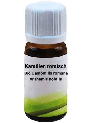 Una bottiglia da 10 ml di olio essenziale di camomilla romana biologica (Anthemis nobilis) con etichetta in italiano che indica "Kamillen römisch Bio Camomilla romana Anthemis nobilis