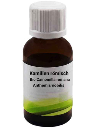 Una bottiglia da 30 ml di olio essenziale di camomilla romana biologica (Anthemis nobilis) con etichetta in italiano che indica "Kamillen römisch Bio Camomilla romana Anthemis nobilis