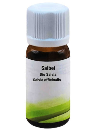 Bottiglia da 10 ml di Olio Essenziale di Salvia, su sfondo bianco.